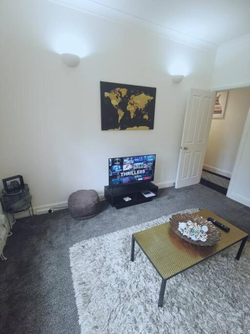 Luxe & Stylish Centralised Watford Apt - Fast Wi-Fi & Free Parking Near Harry Potter Studios Tour Exterior photo