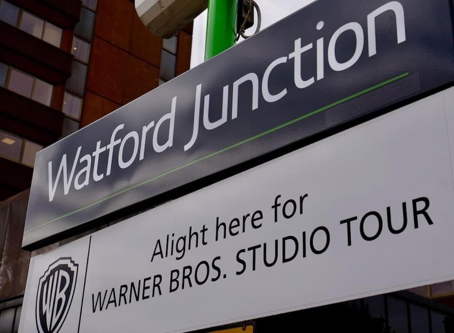 Luxe & Stylish Centralised Watford Apt - Fast Wi-Fi & Free Parking Near Harry Potter Studios Tour Exterior photo